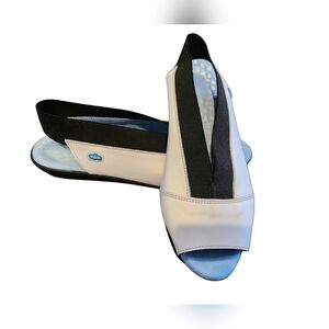 Cloud Portugal Caliber Women's Black and White Leather Slingback Comfort Flats